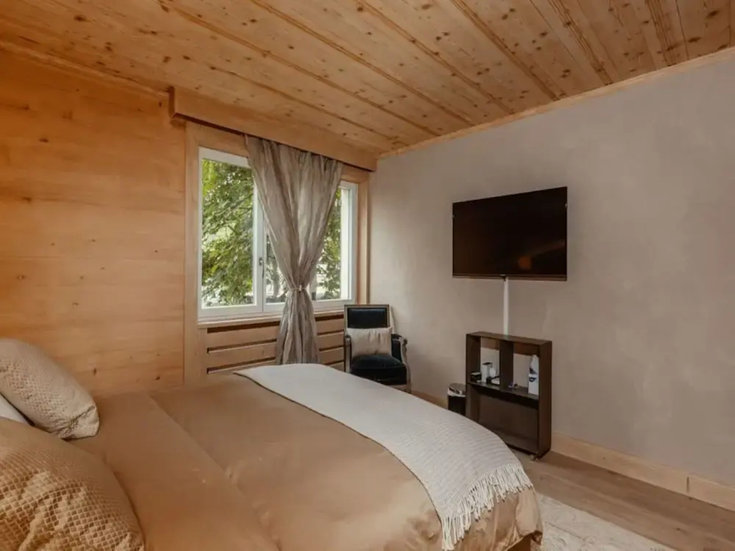 Lush Apartment With Terrace Views