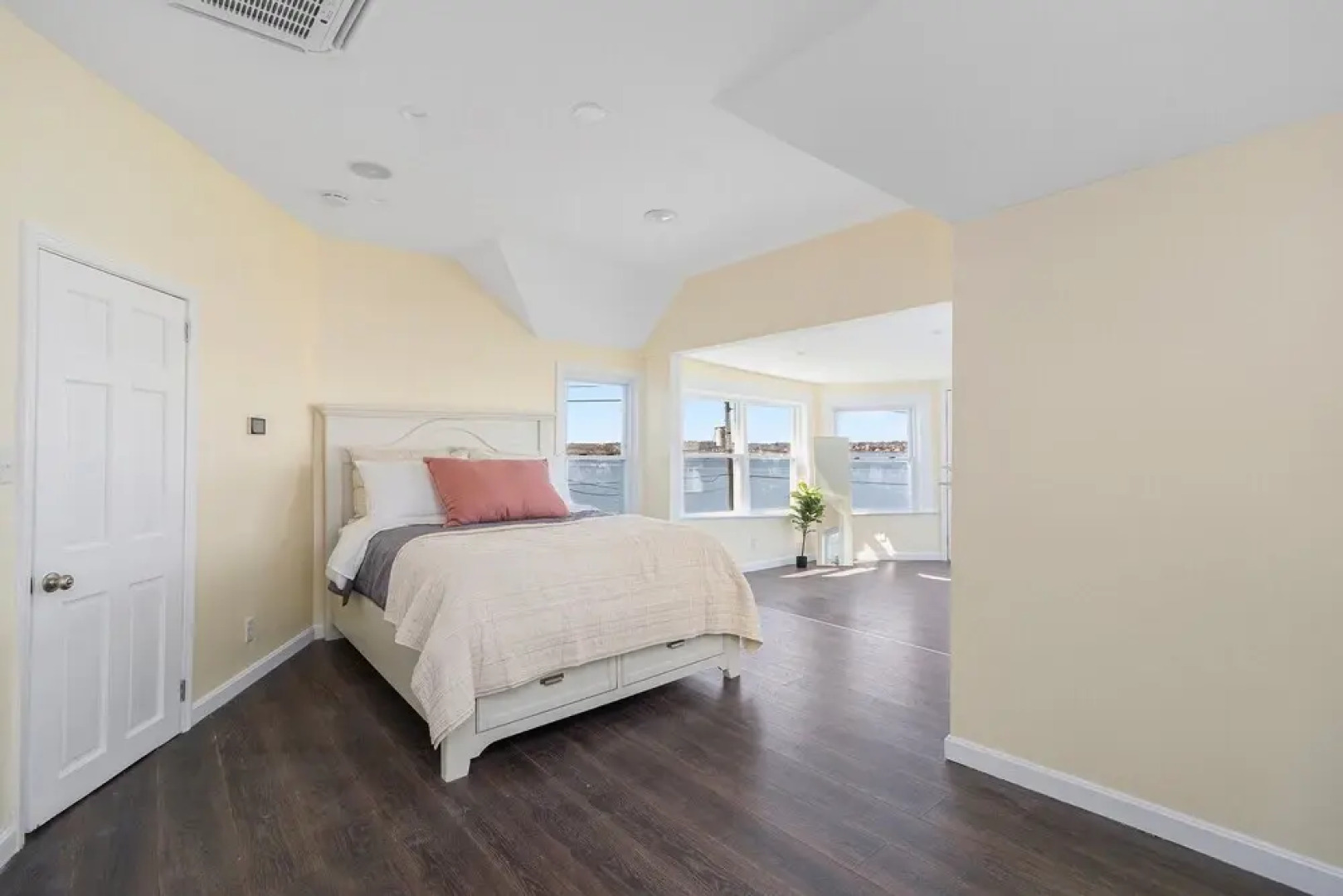 Spacious Coastal Tiverton Waterfront Getaway 3 Bedroom Cottage By Redawning