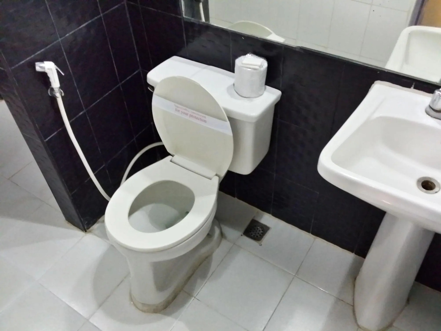 Orchids Drive Inn Hotel and Restaurant