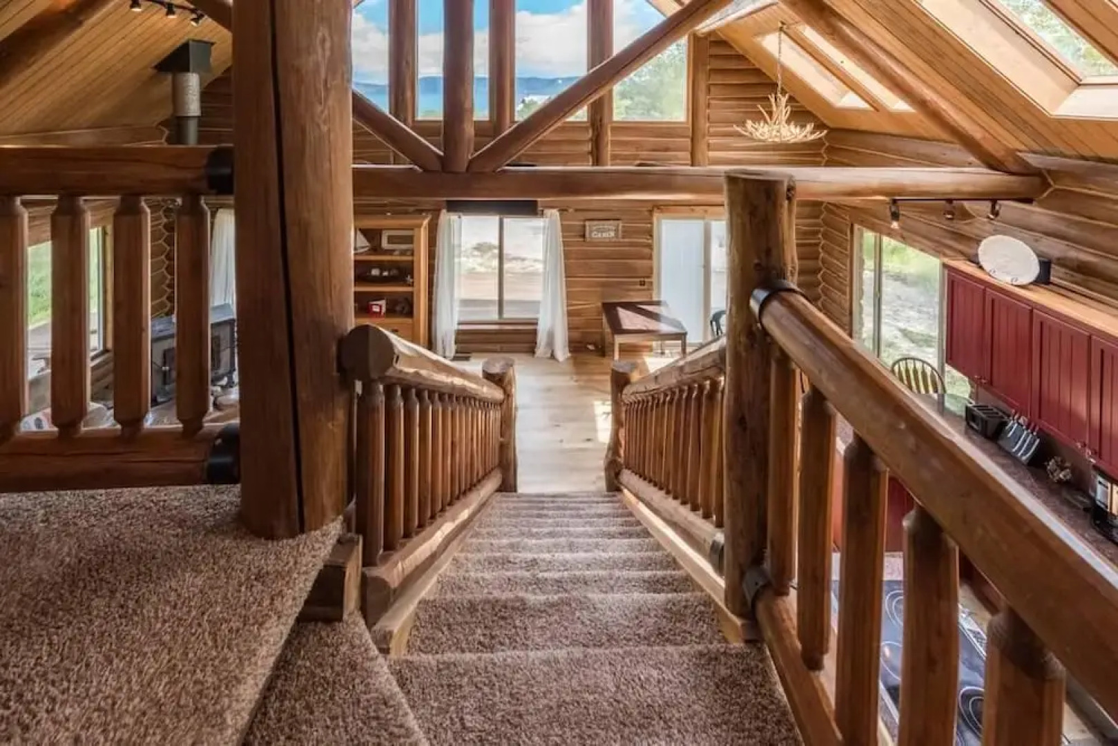 The Two Moose Inn - Luxury Log Cabin for Families!