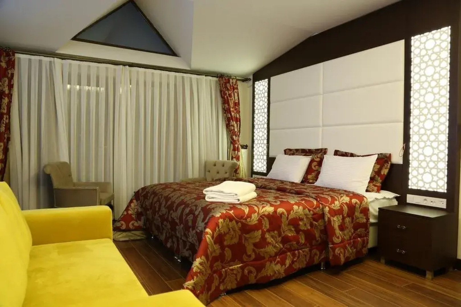 Sea Golden Hotel & Restaurant