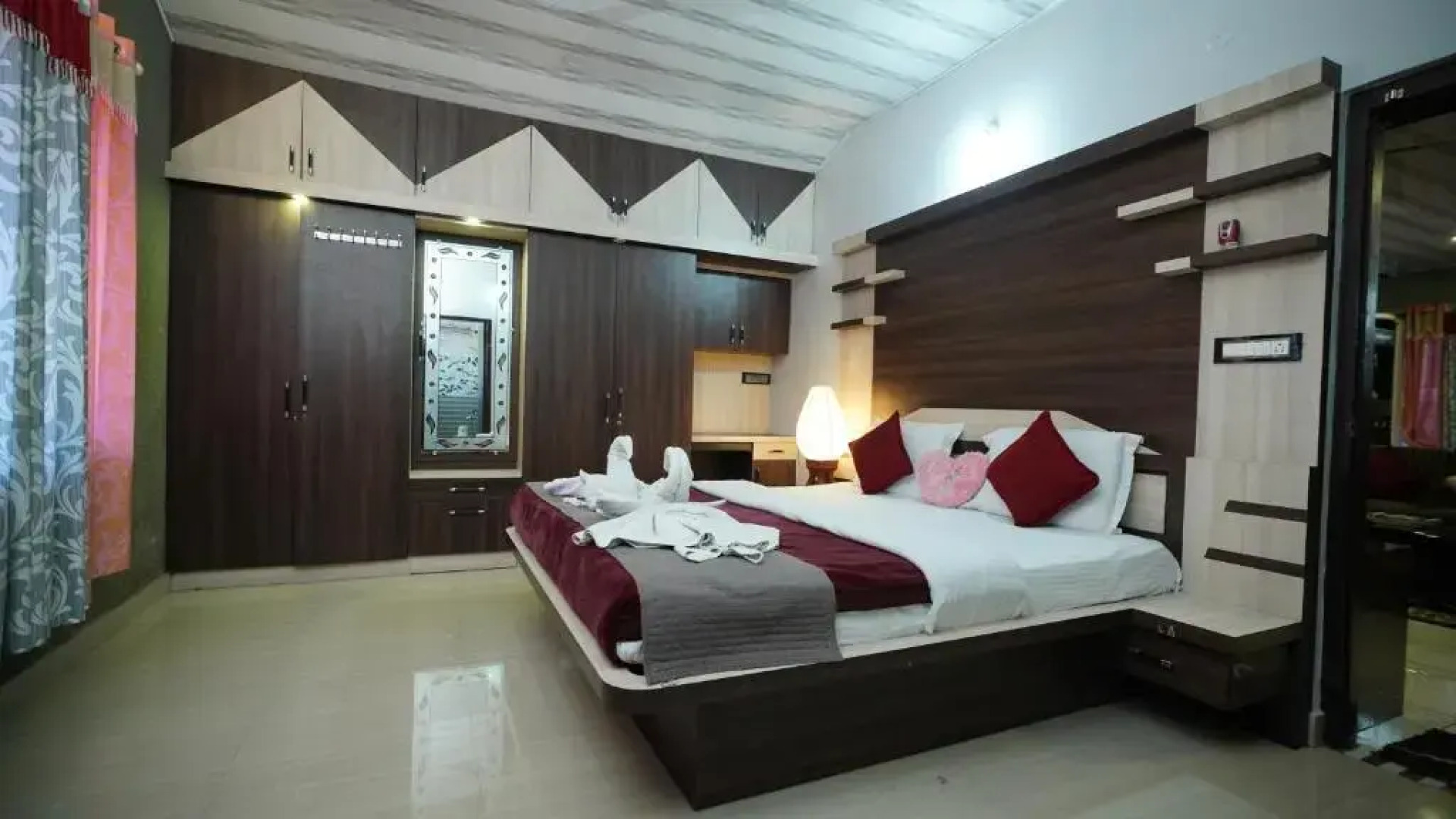 Srinikethana Home Stay with Swimming Pool