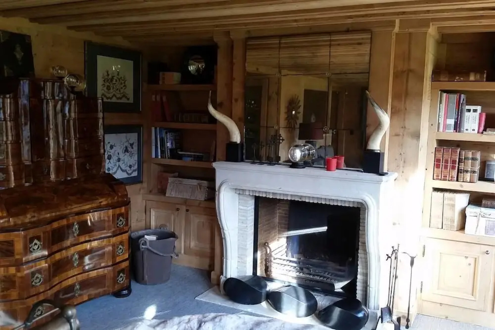 Luxurious Chalet with Hot Tub