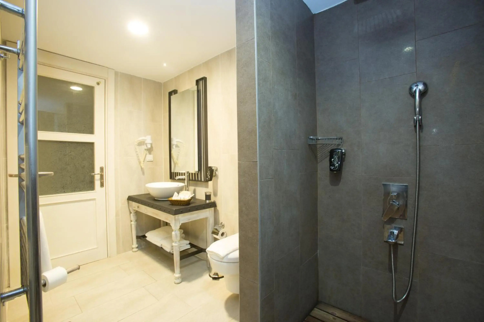 Dedeminn Marina Hotel