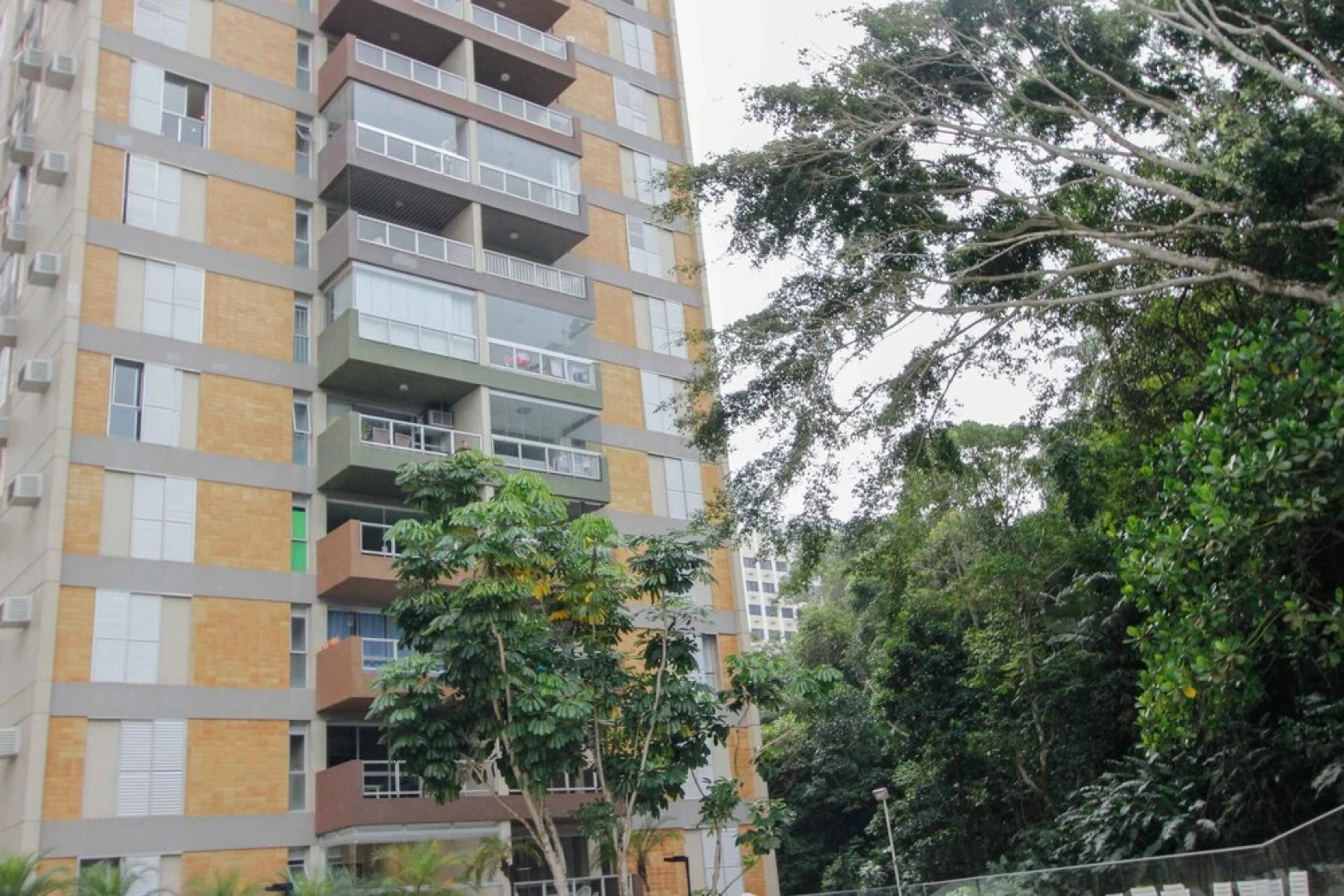 150m da praia com piscina aquecida e sauna