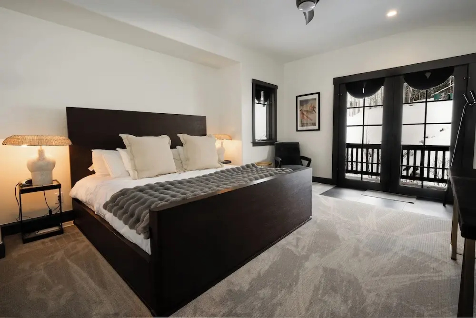 Ski-in/out Townhome w/ Hot Tub by Arrow Bahn Lift!