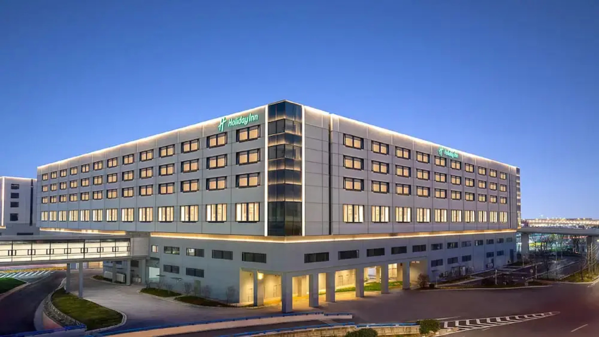 Holiday Inn Shanghai Pudong Airport by IHG