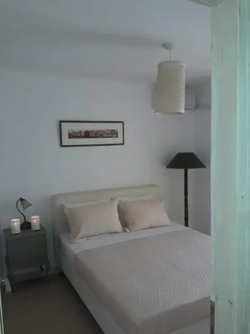 HELEN HOUSE-Minimal Perfection