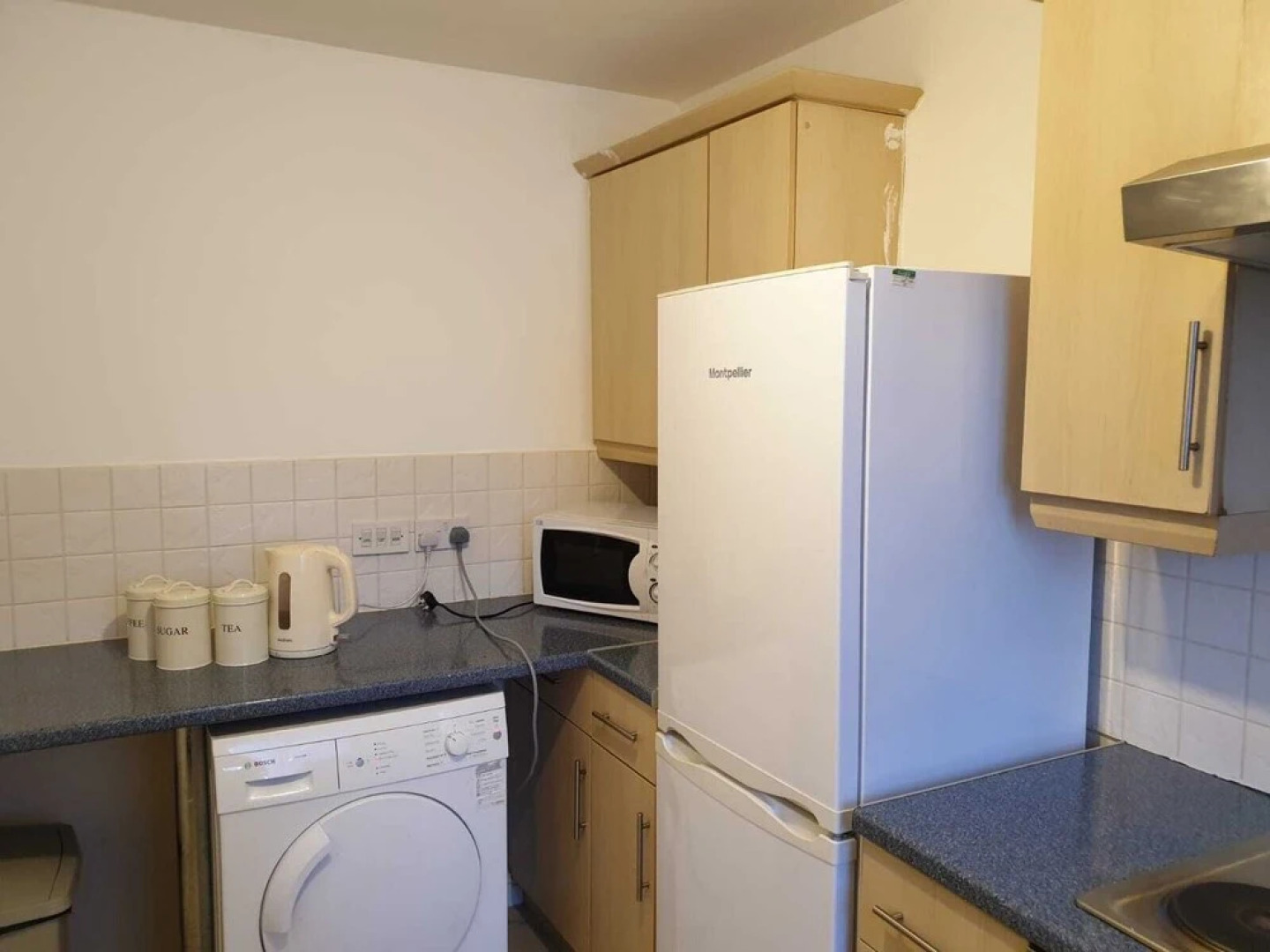 2 Bed Apartment B70 off M6 With Free Parking