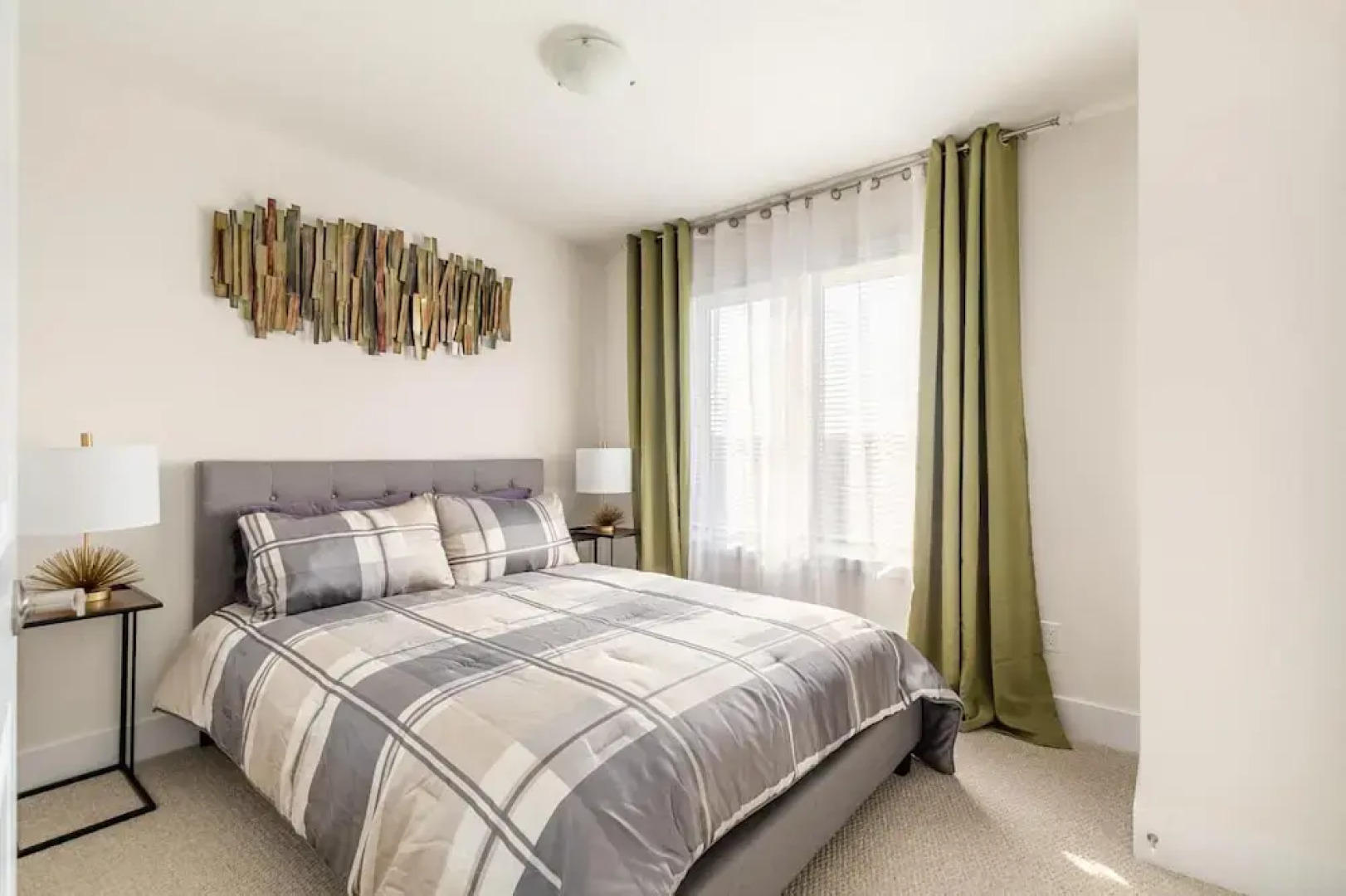 4BR 3BA Townhouse on Lake Ontario Free Parking Gym
