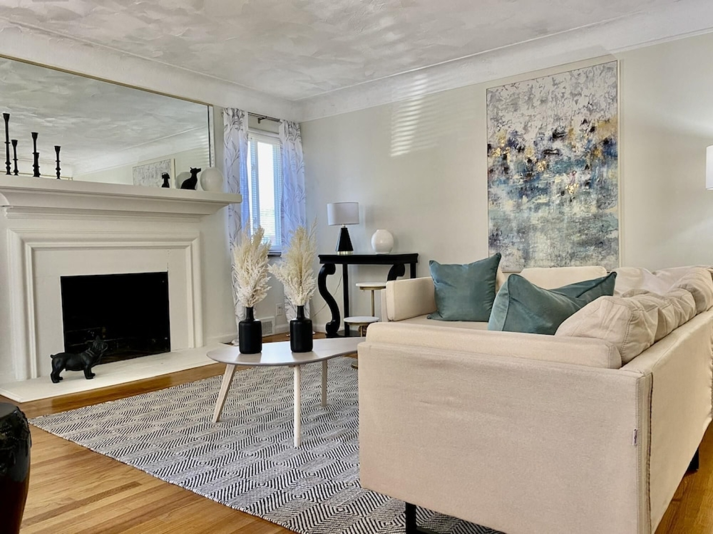 Grosse Pointe Detroit Relaxing Family Home