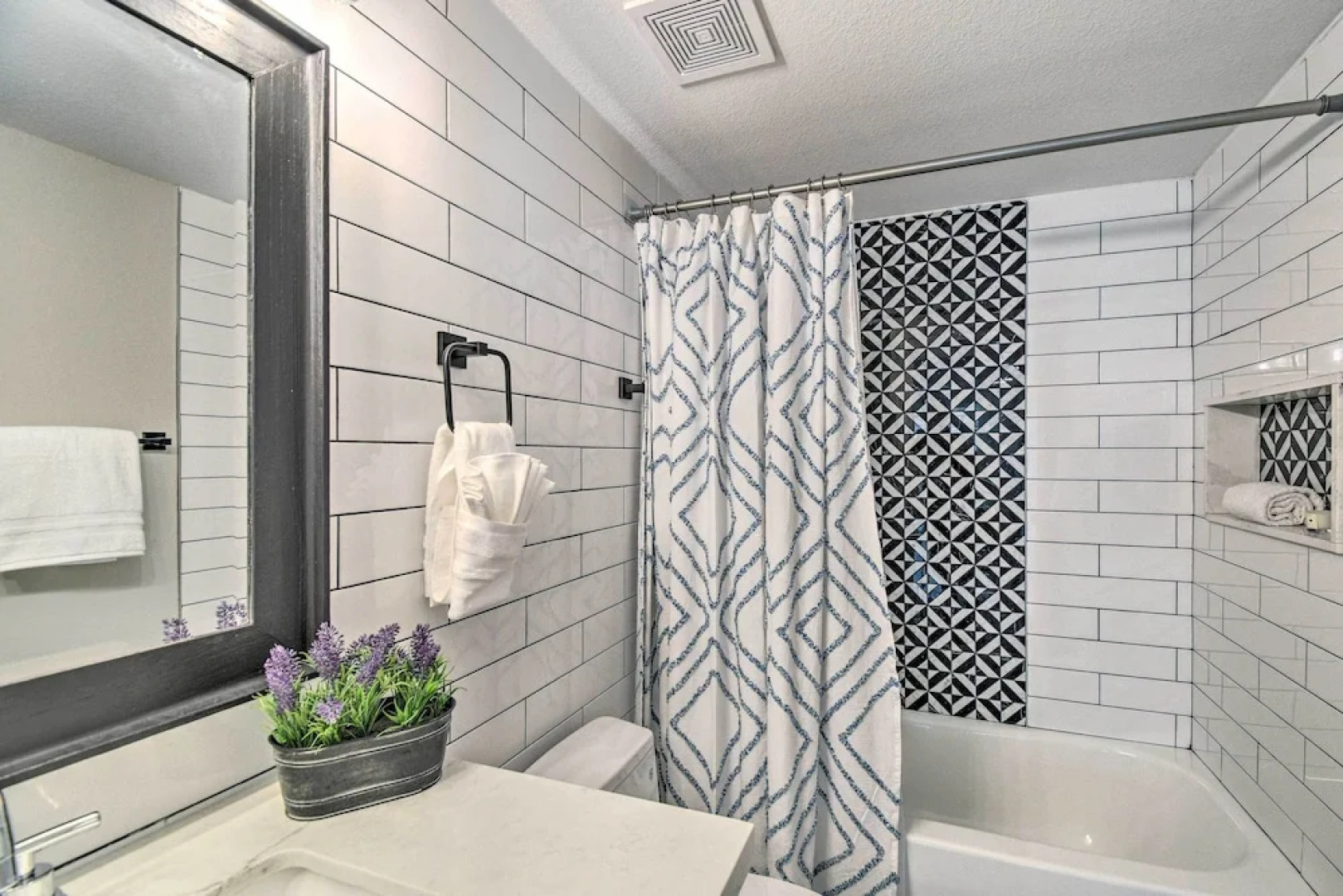 Peoria Oasis w/ Saltwater Pool & Putting Green!