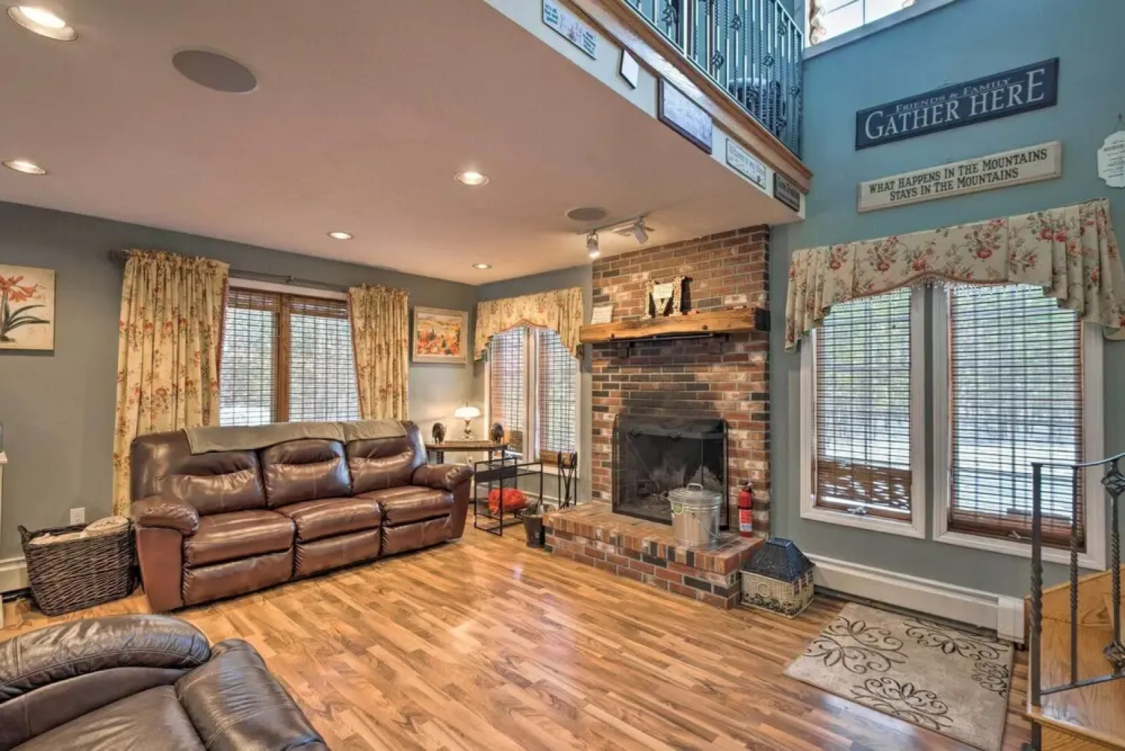 Charming Retreat ~ 1 Mi to Ossipee Lake Marina!