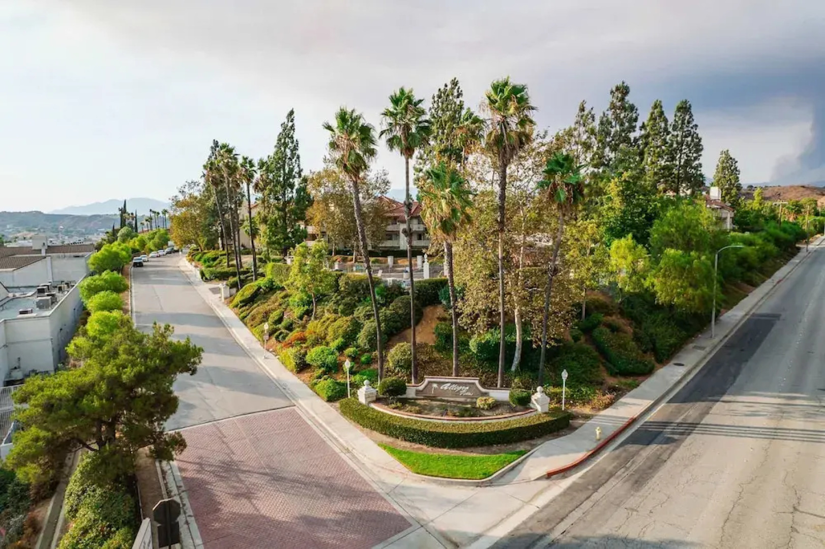 Modern Cozy Retreat With Pool Fireplace