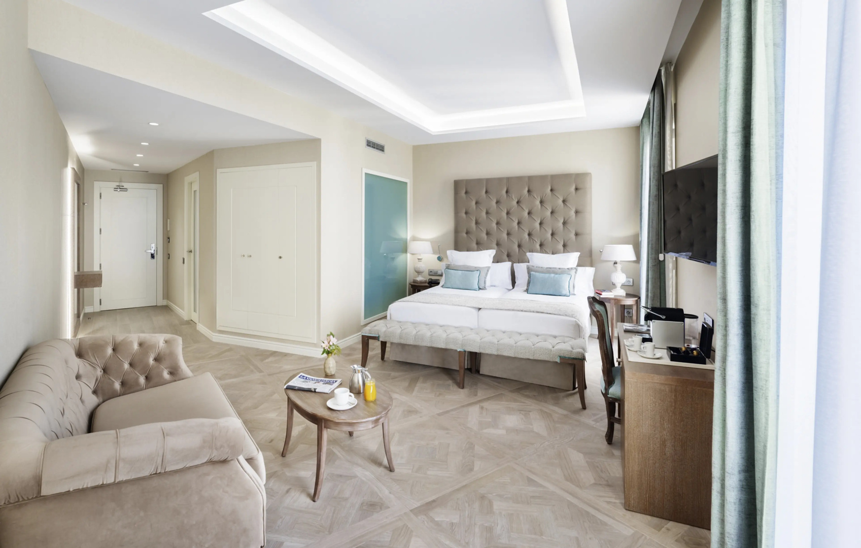 Lamaro Hotel