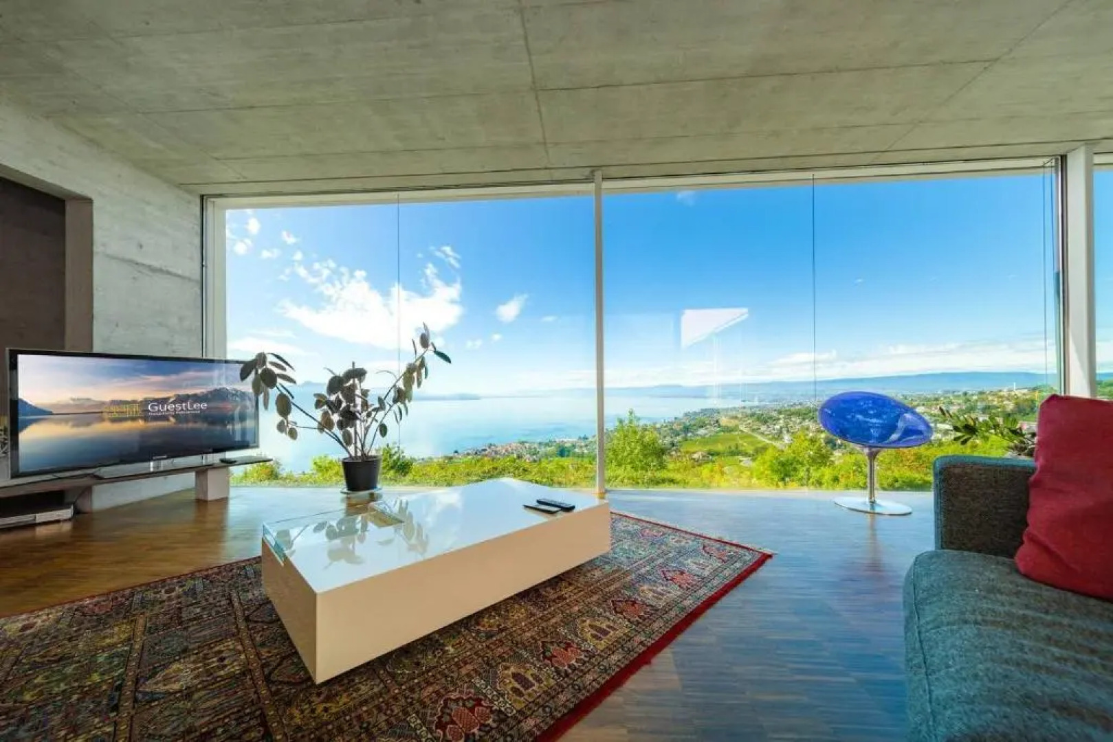 Luxury & Modern 4BD Villa with Panoramic Lake View by GuestLee