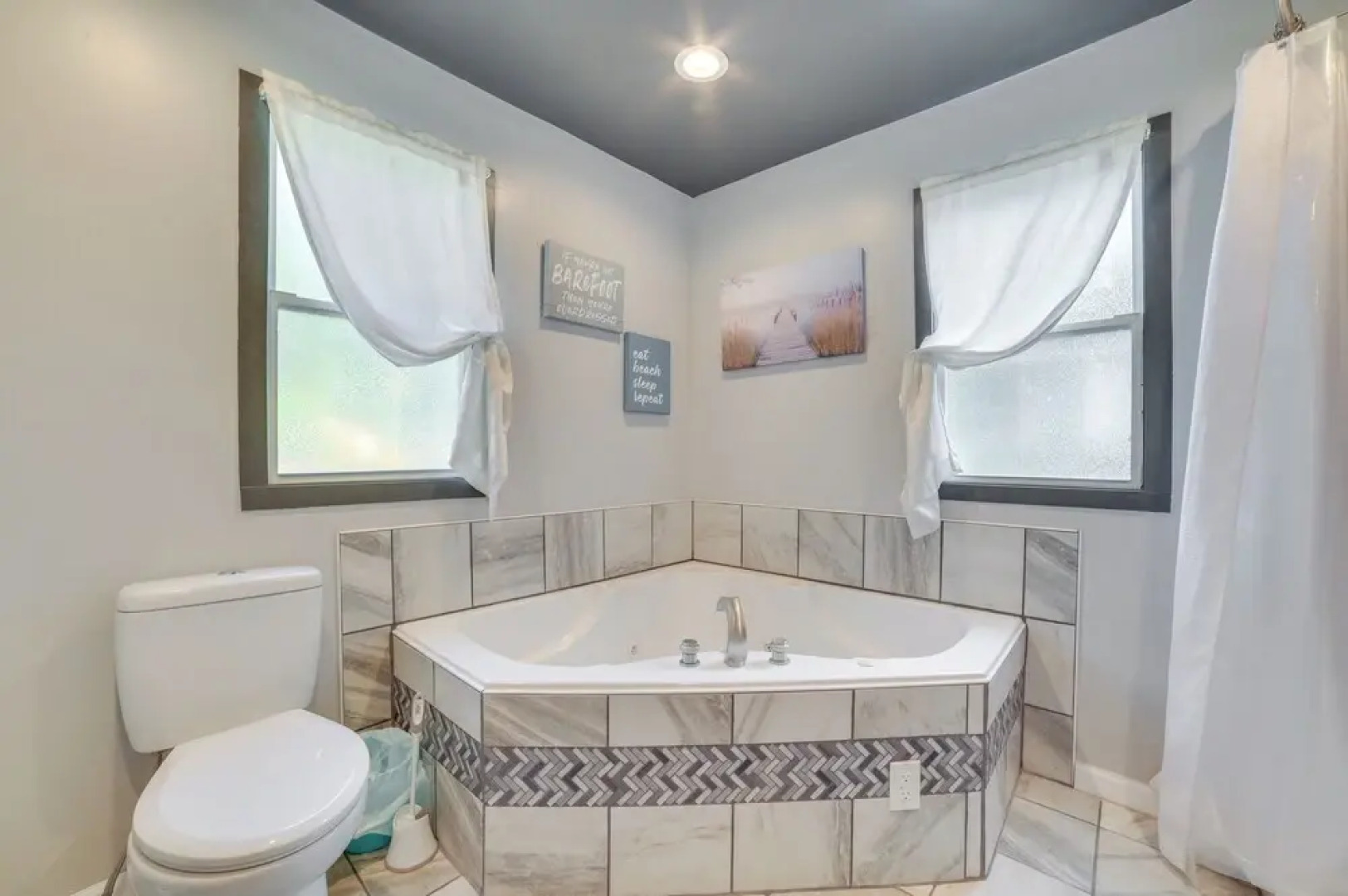 Quiet Family Home w/ Yard < 1 Mi to Houghton Lake!