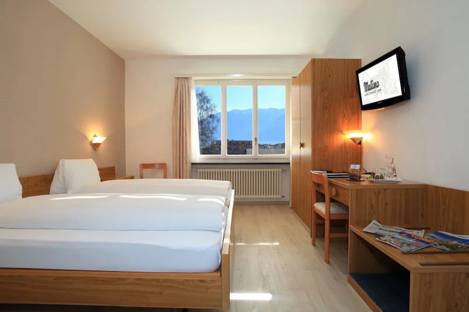 Ascona Lodge, Pool & Garden Retreat