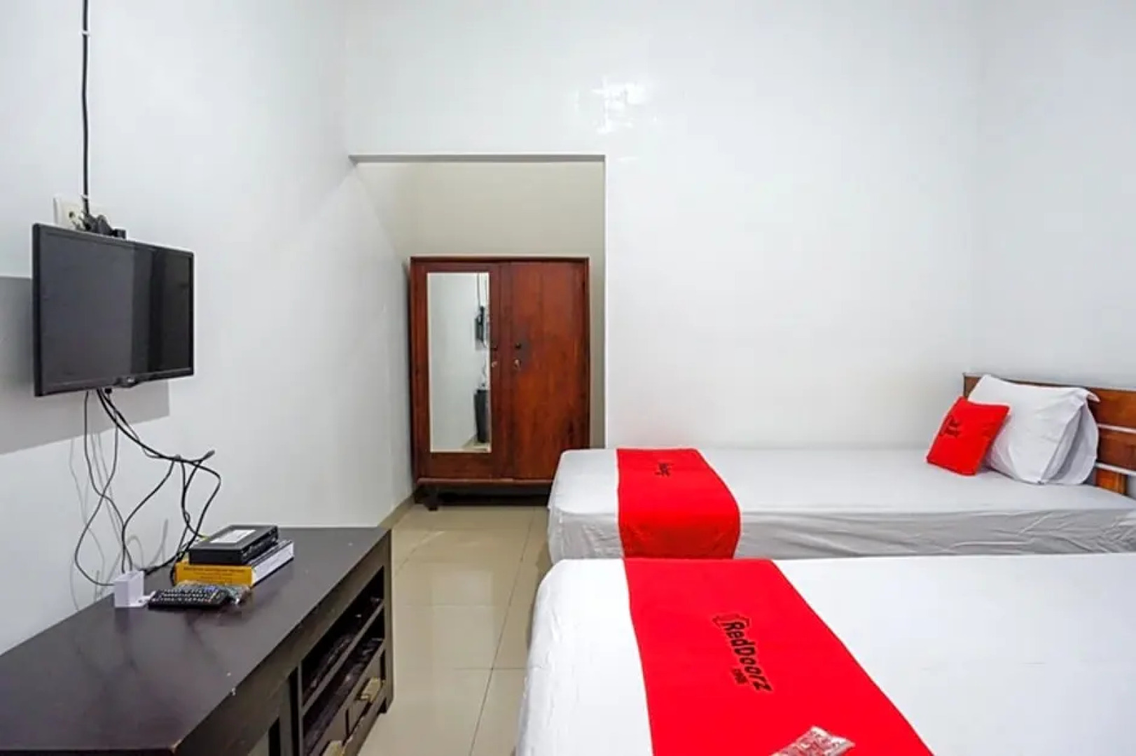 RedDoorz Syariah near Universitas Muhammadiyah Surakarta