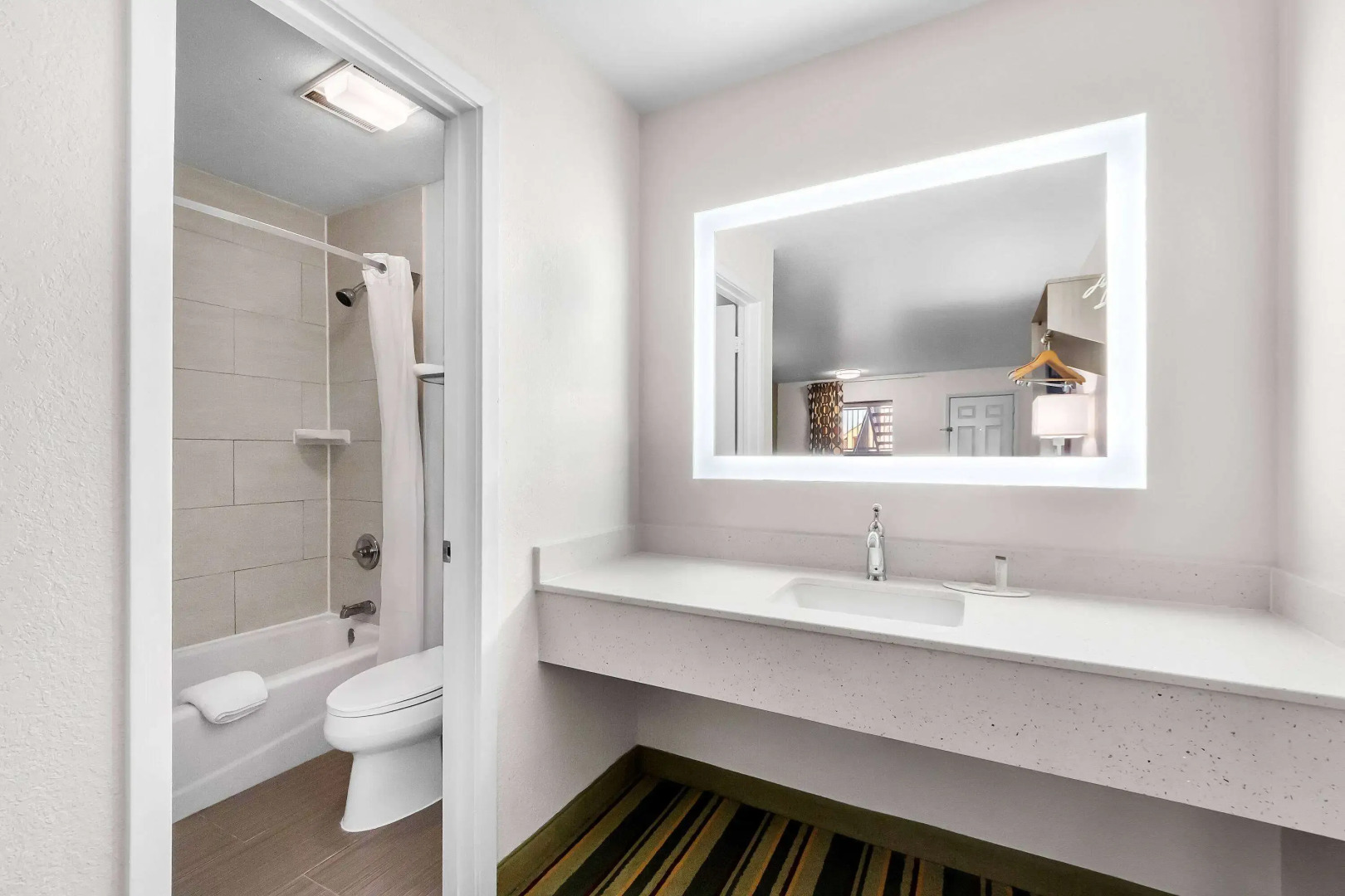 Super 8 by Wyndham Pleasanton