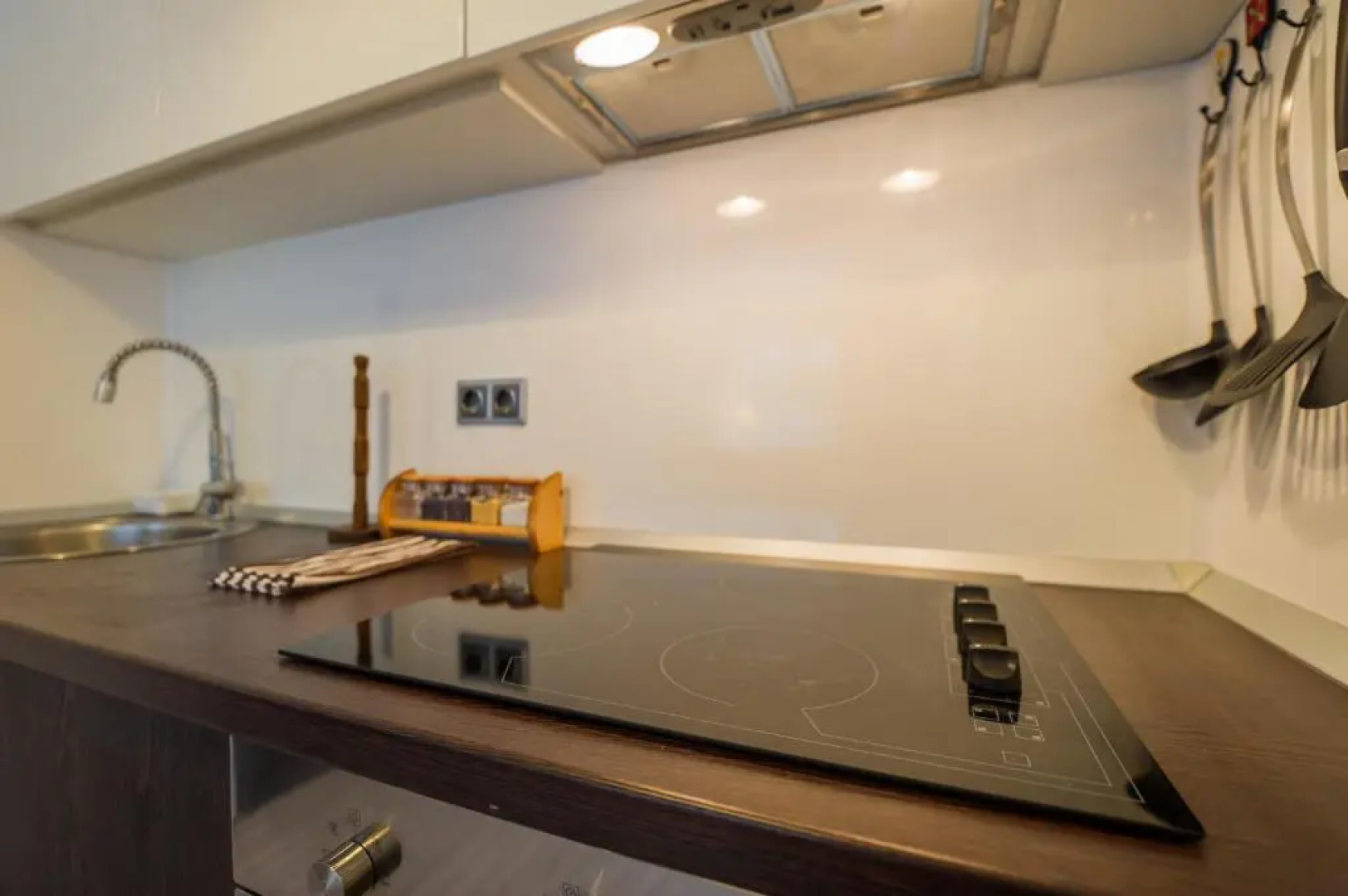 Charming 2-Bedroom, Silver Mountain, A Building