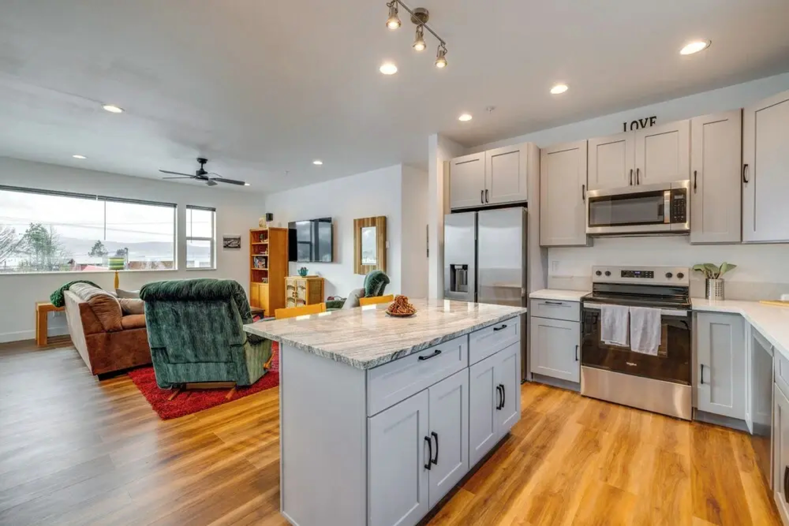 Walk to Marina: Tillamook Bay Apt w/ Water Views!
