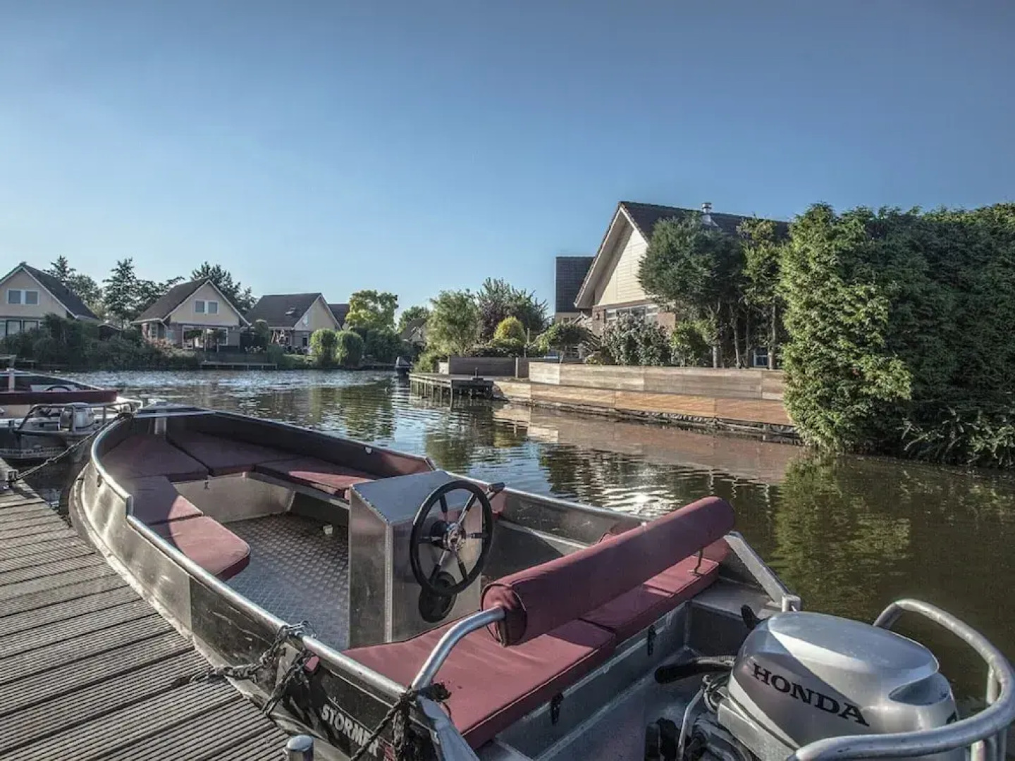 Sustainable Water Villa With Dishwasher, by a Lake