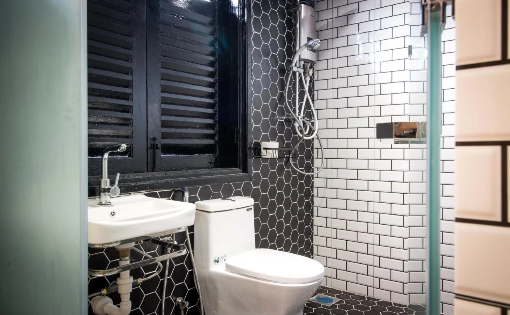 The Brownstone Hostel & Space