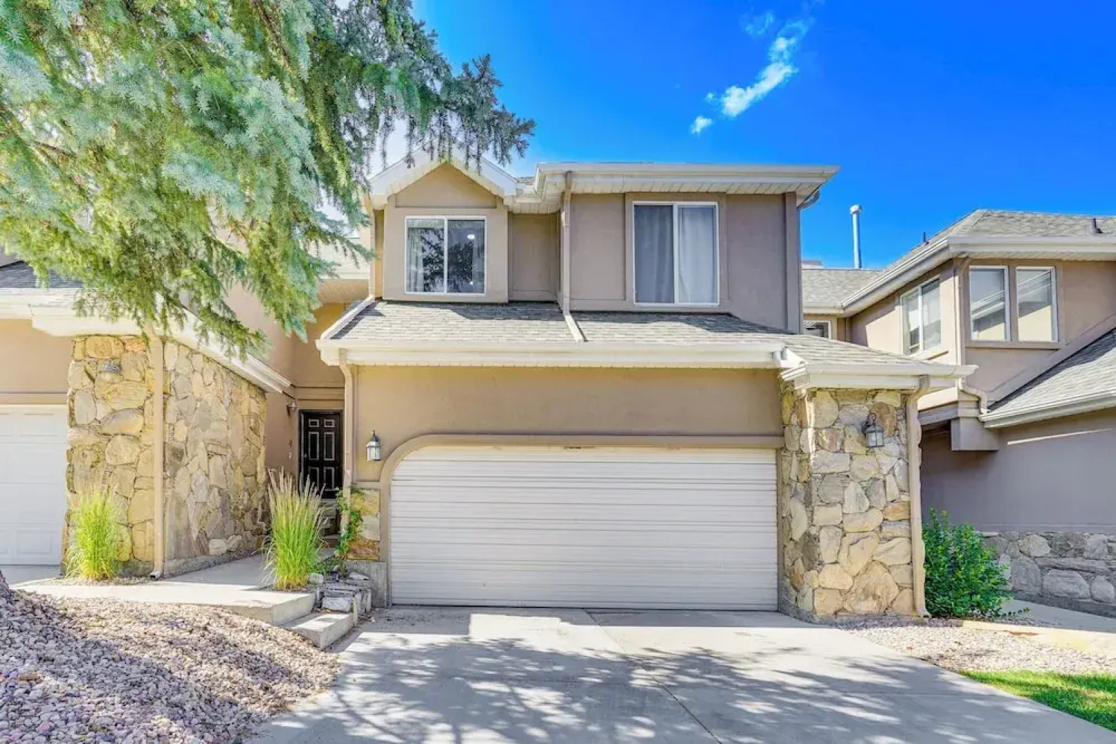 Cottonwood Heights Escape: Near Hiking & Skiing