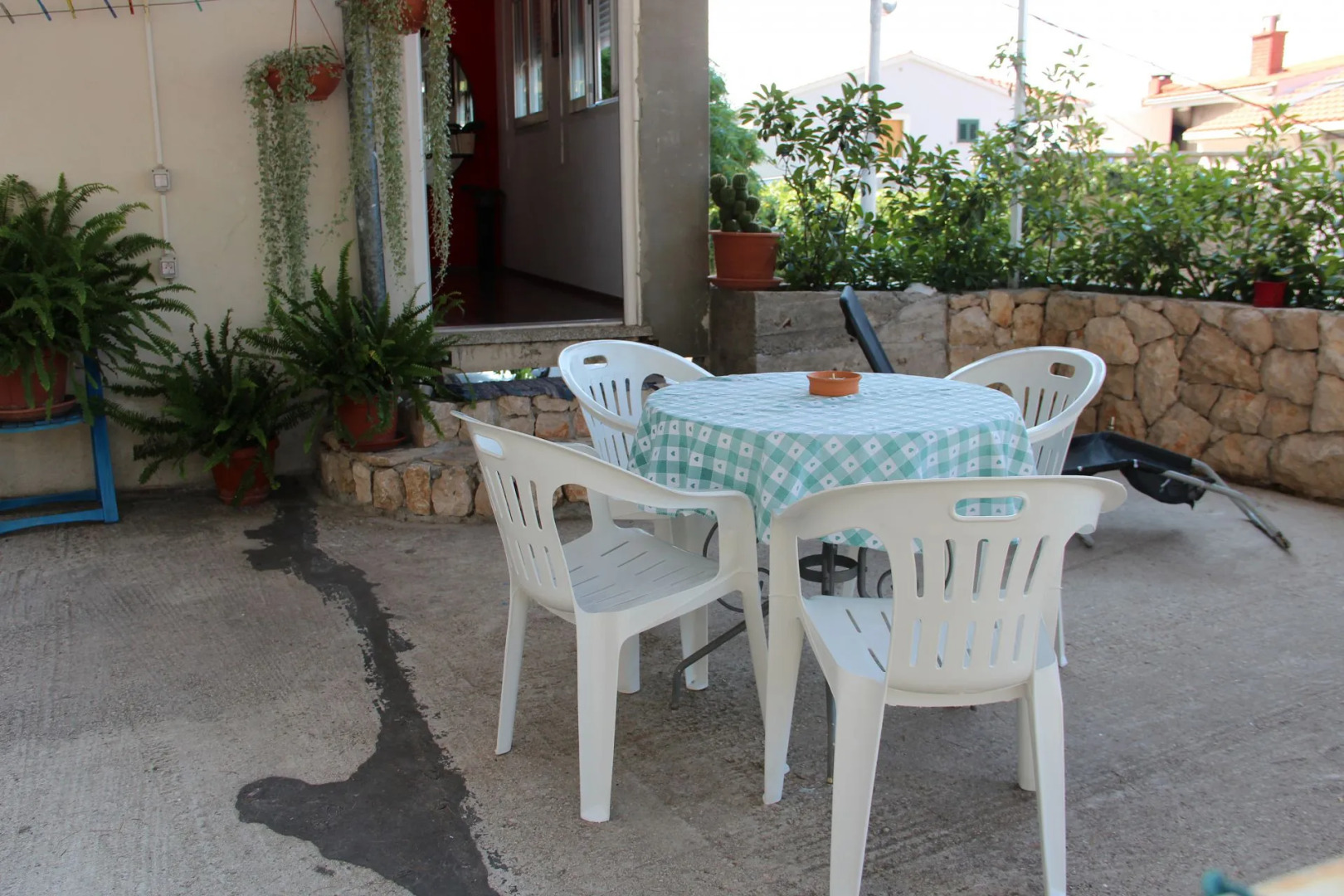 Apartment Renko - 100 m from the sea : A1 Omis, Riviera Omis