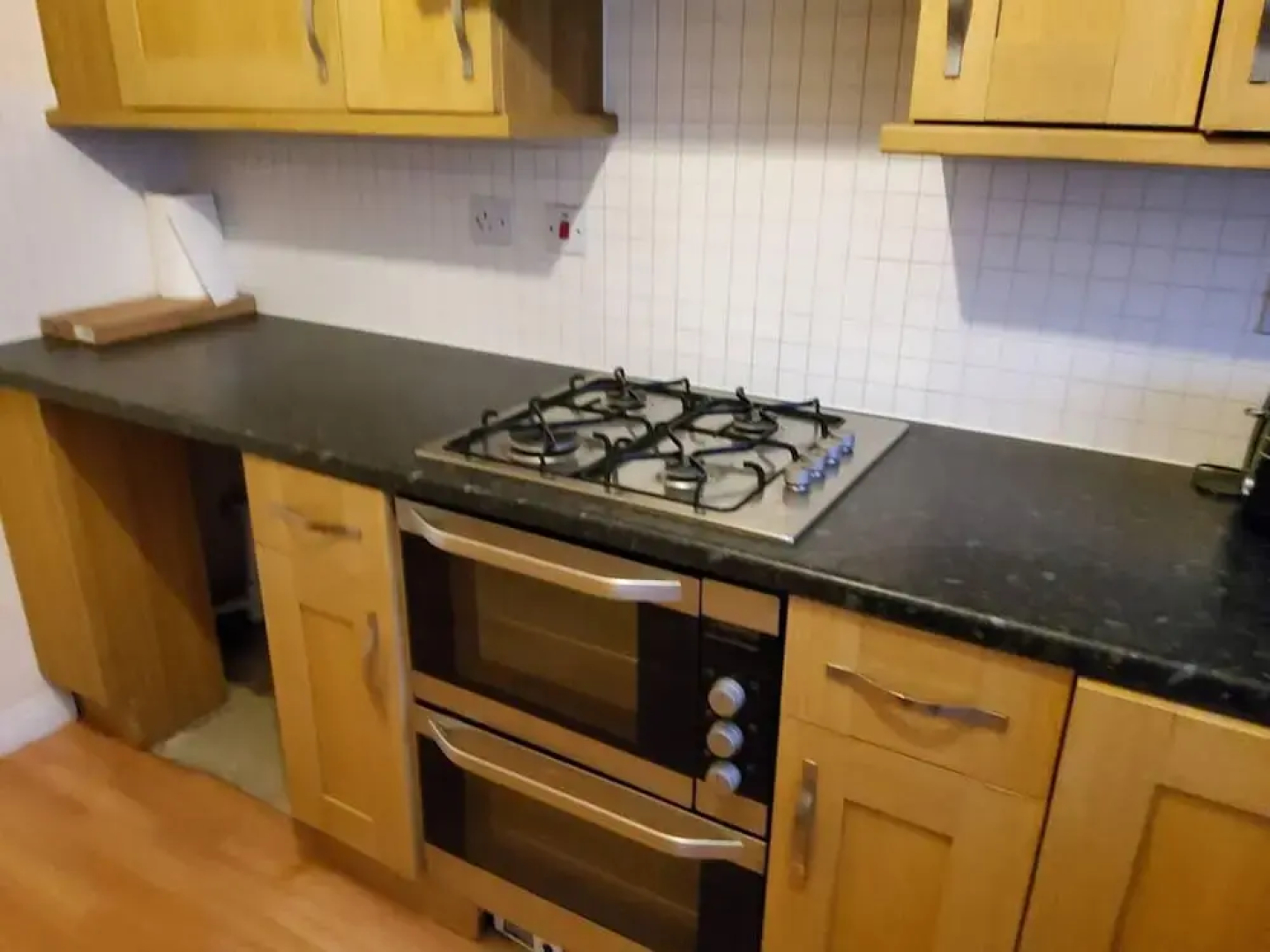8 Guests - 4 Bedrooms - Parking - Garden