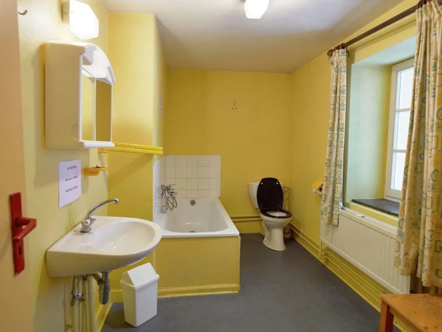 Spacious Family Home, Sosoye