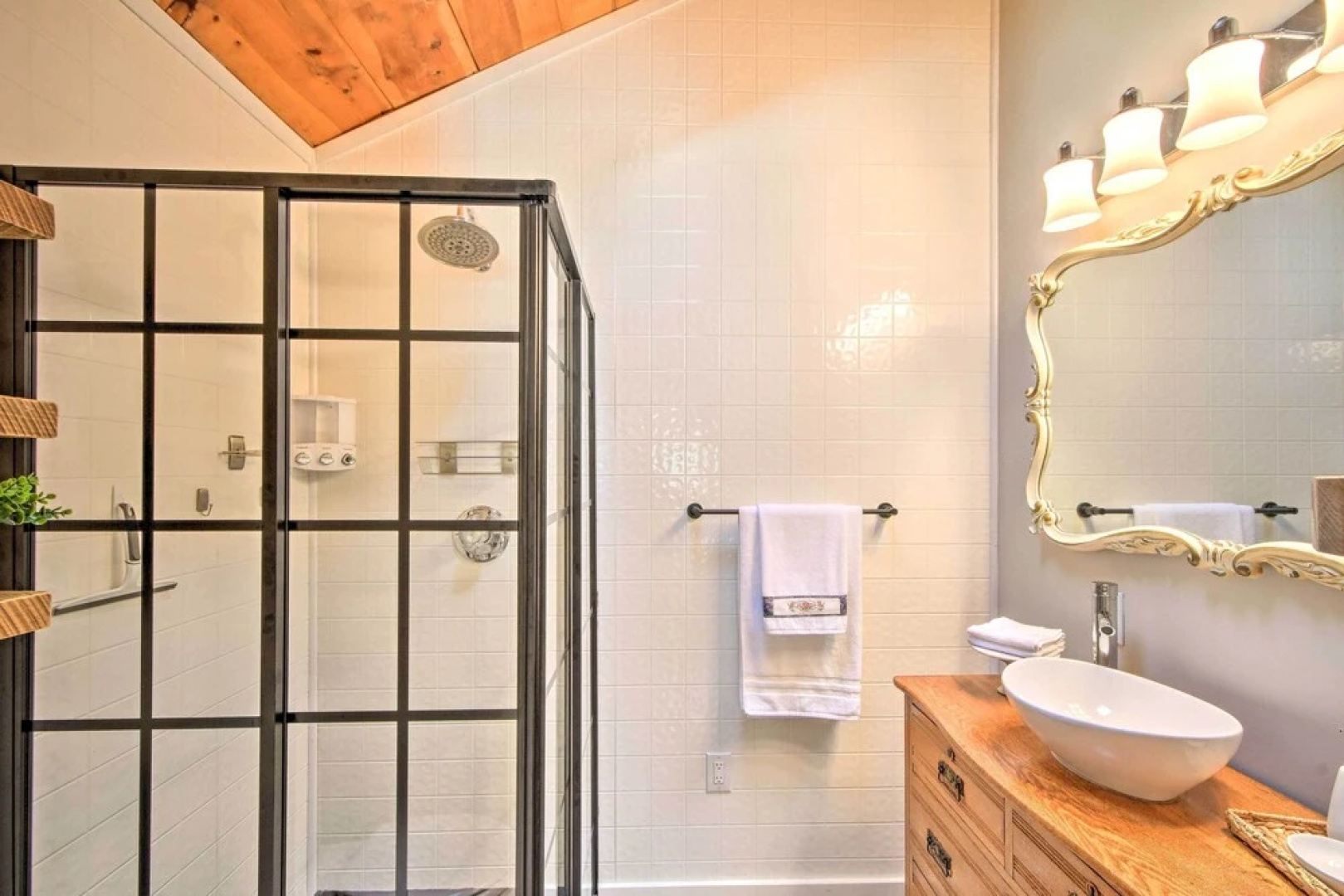 Private Pool, Hot Tub & Yard: Serene Murphy Home