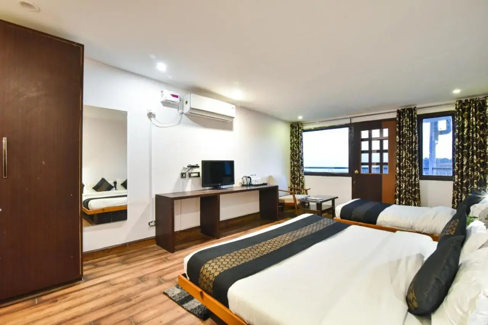 M Hotel & Restaurant