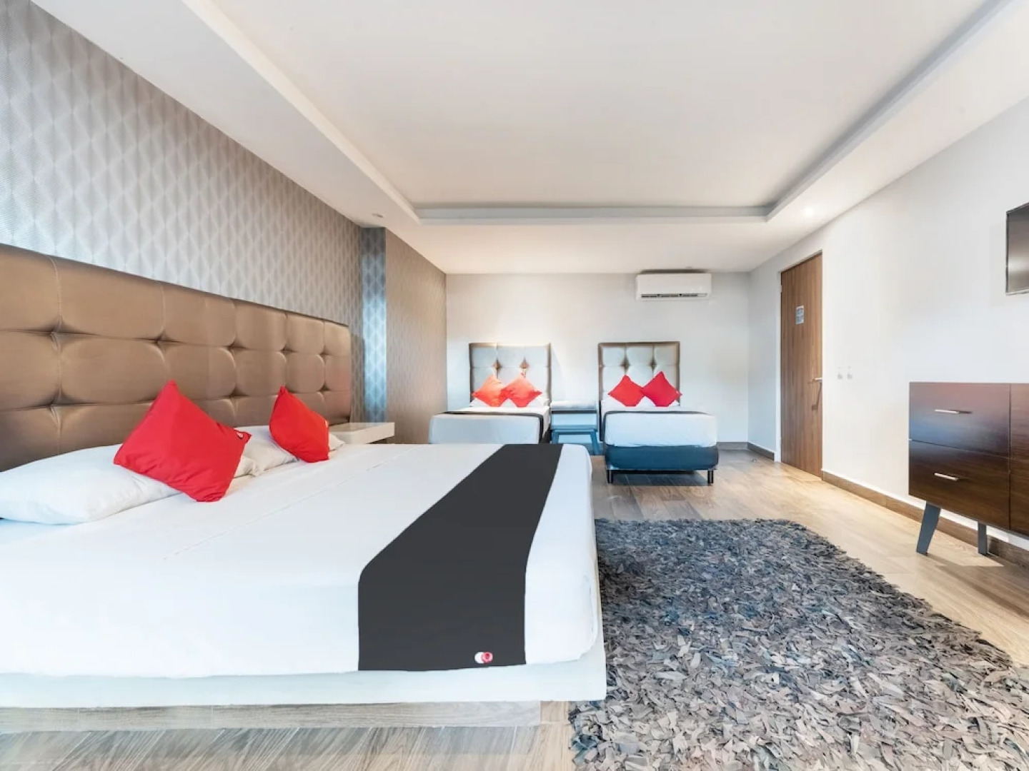 OYO HOTEL Hotel 202