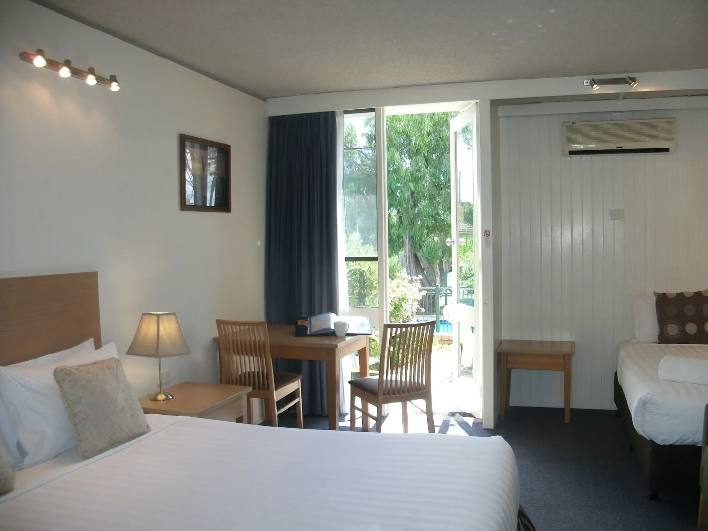 Parkwood Motel & Apartments