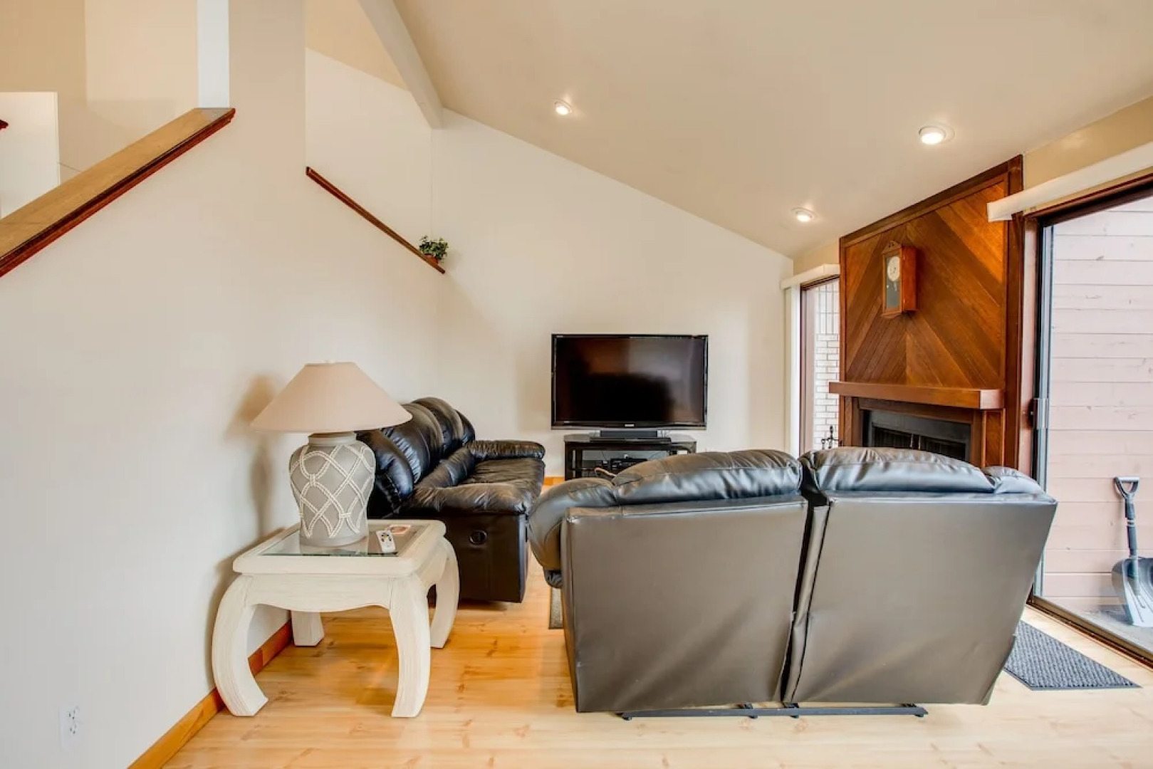 4BR 3BA Phenomenal Ski Retreat Perfectly Located by RedAwning