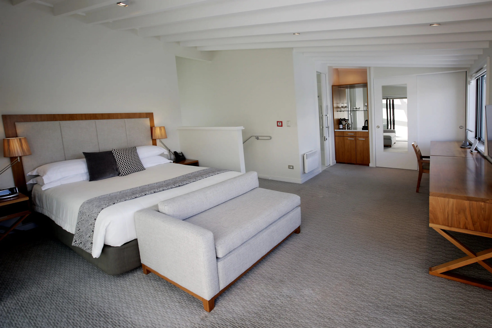 The Rees Hotel, Luxury Apartments & Lakeside Residences