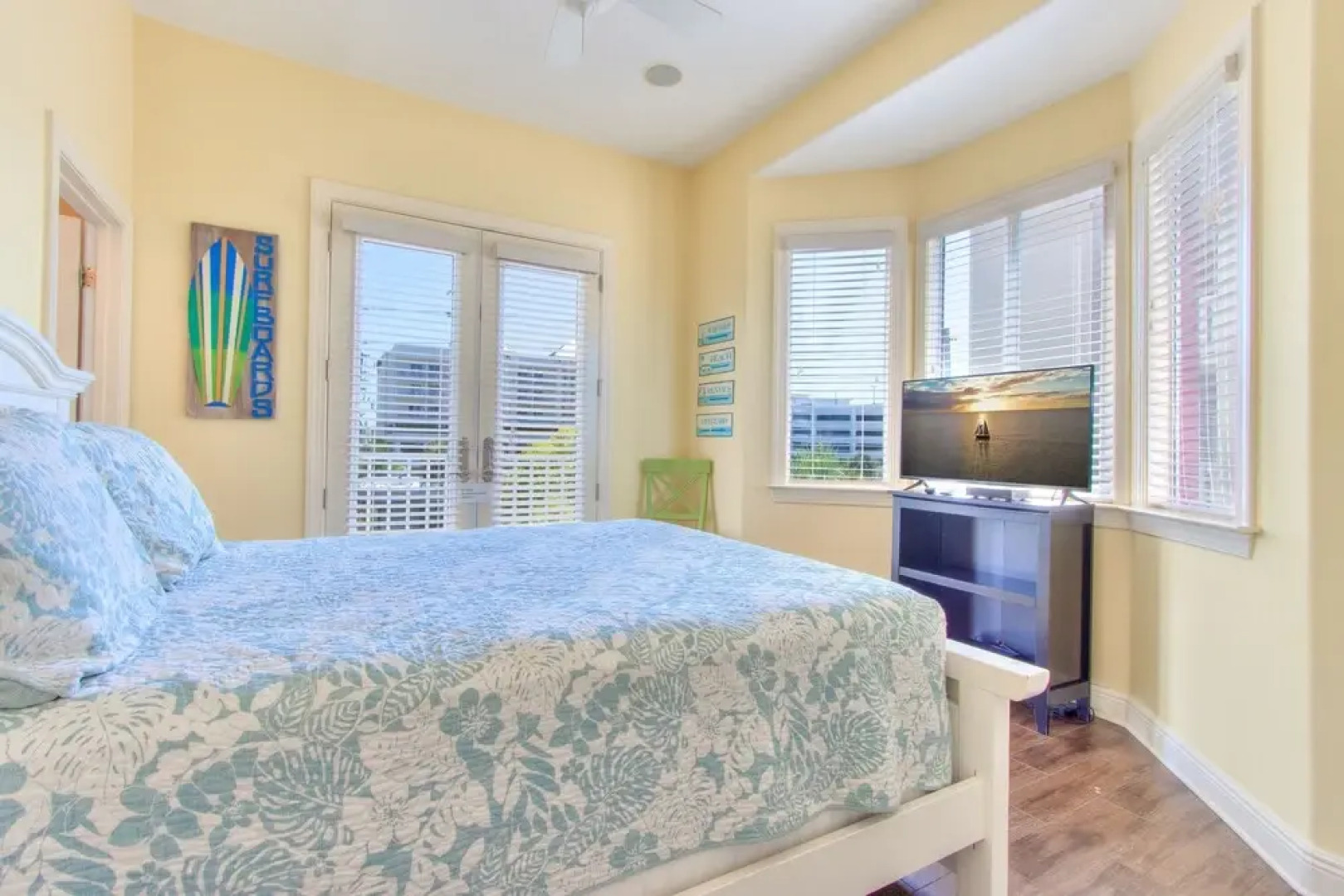 Bayway Luxury Townhome 4 Bedroom Townhouse by RedAwning