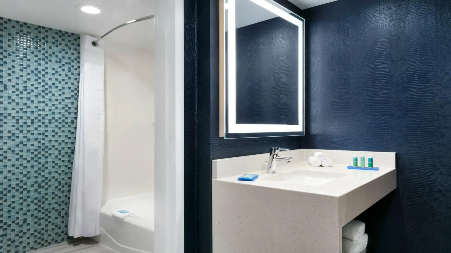 Holiday Inn Express Williamsbrg Busch Gardens Area by IHG