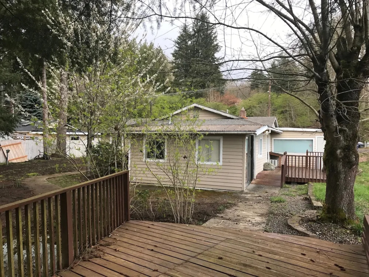 Large Redmond House Close to Downtown