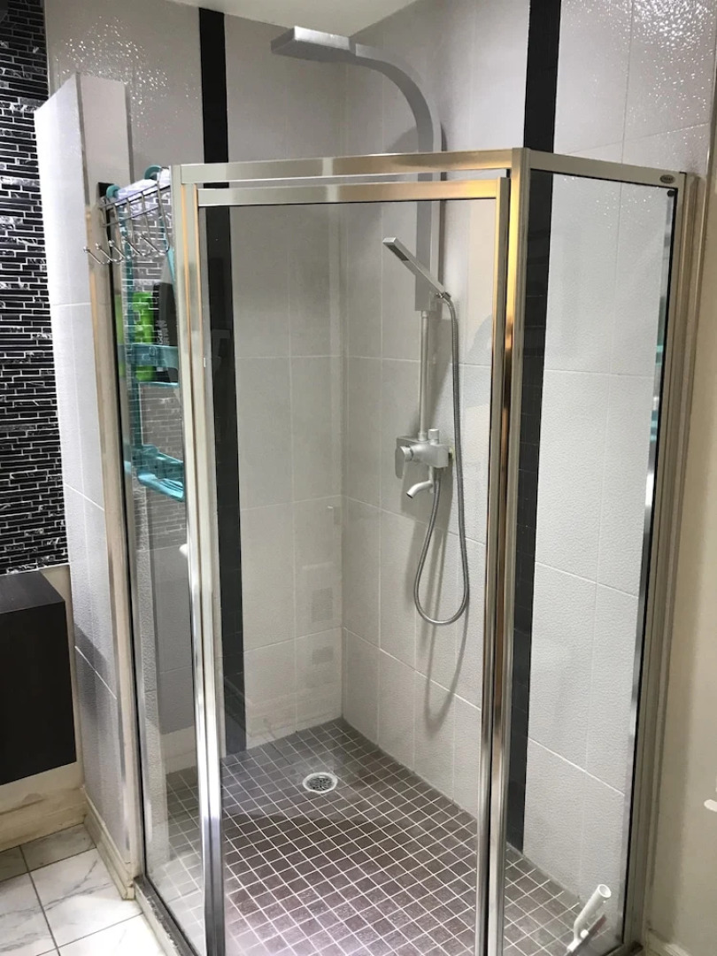 Laval centre apartment