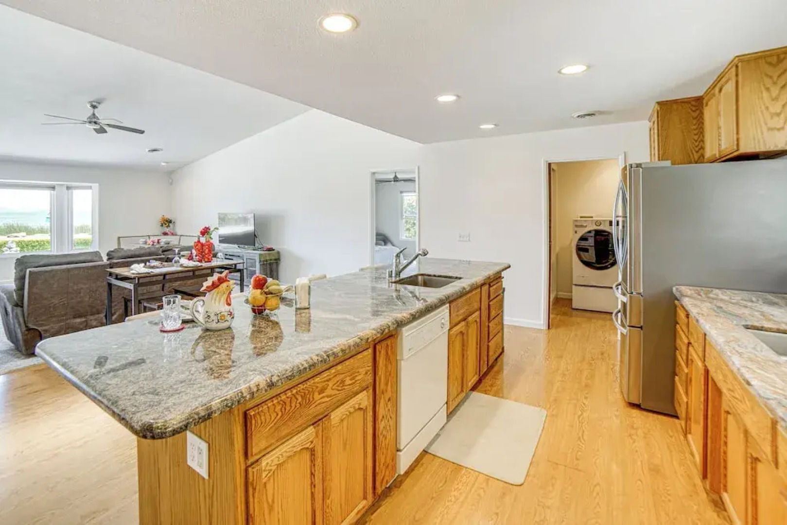 Steps to Clear Lake: Hot Tub Haven in Norcal!