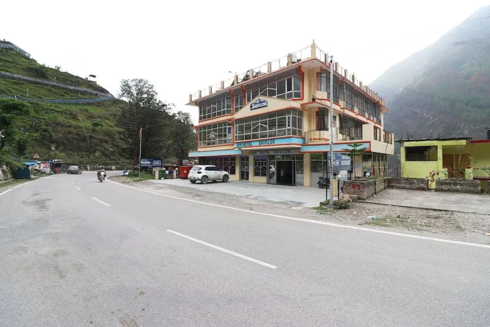 Oyo 44250 New Hotel Shivlok