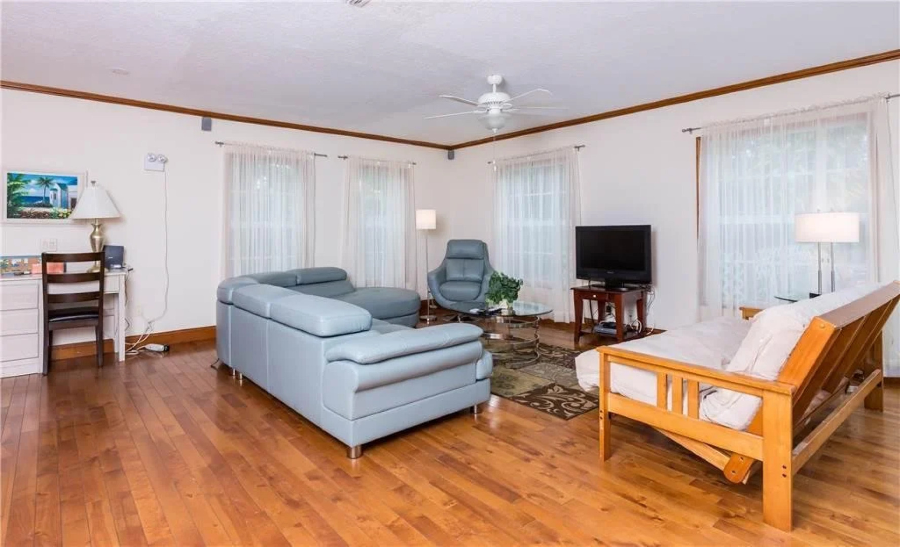 Rialto Mansion - Six Bedroom Home