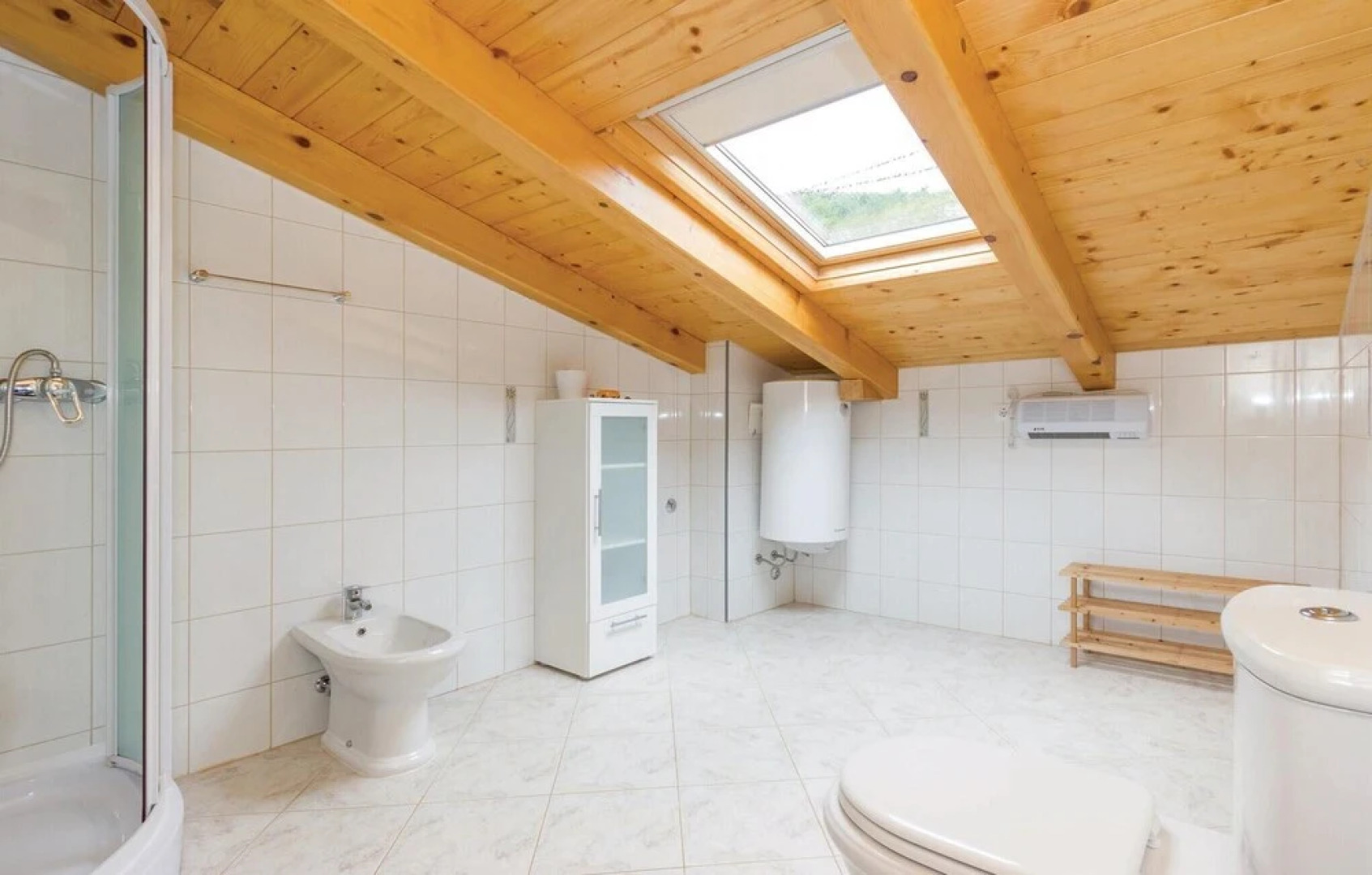 Amazing Home in Medveja with Hot Tub, WiFi & 4 Bedrooms