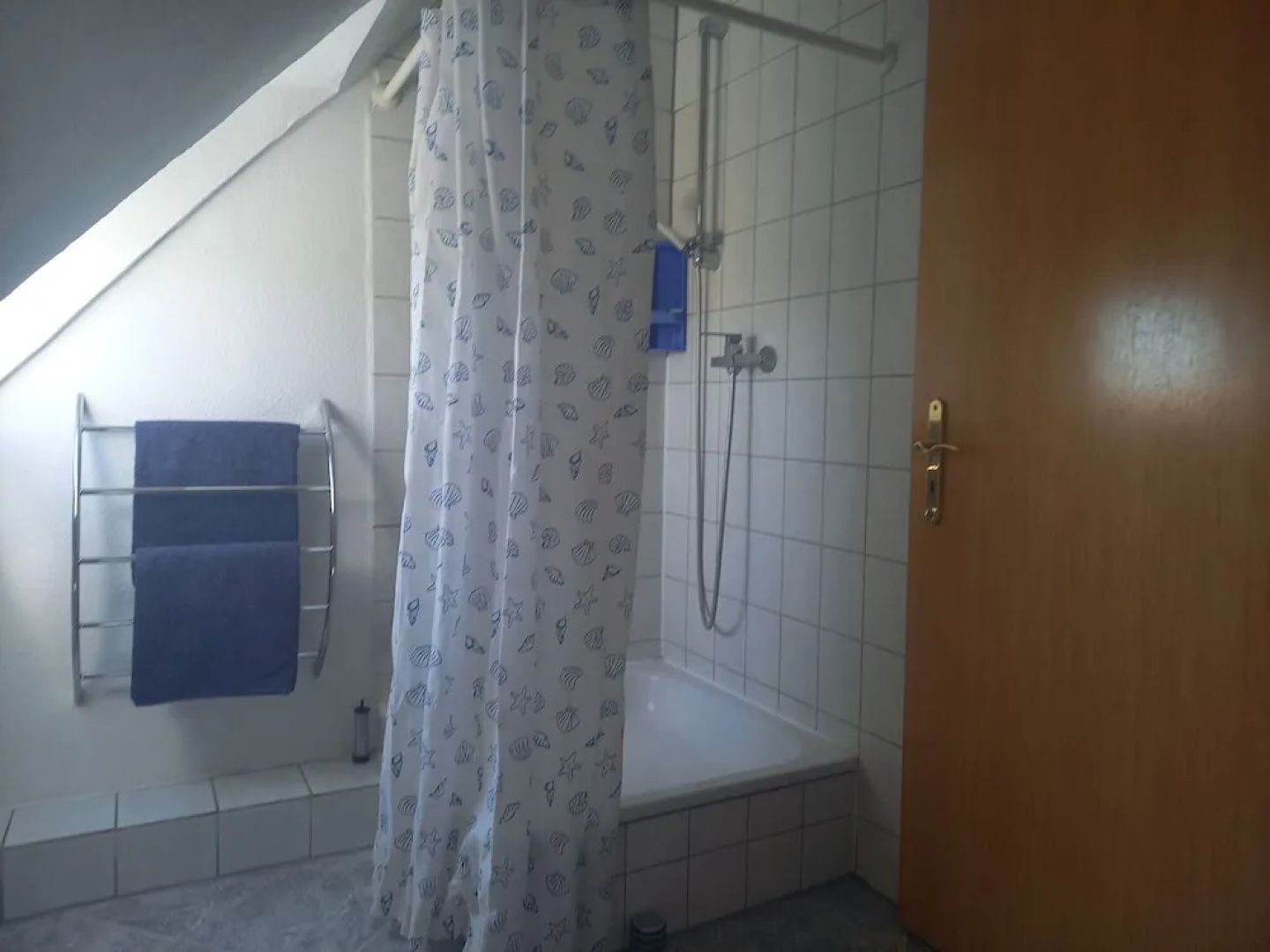 Schone Zweizimmer-ferienwohnung mit Pool im Garten