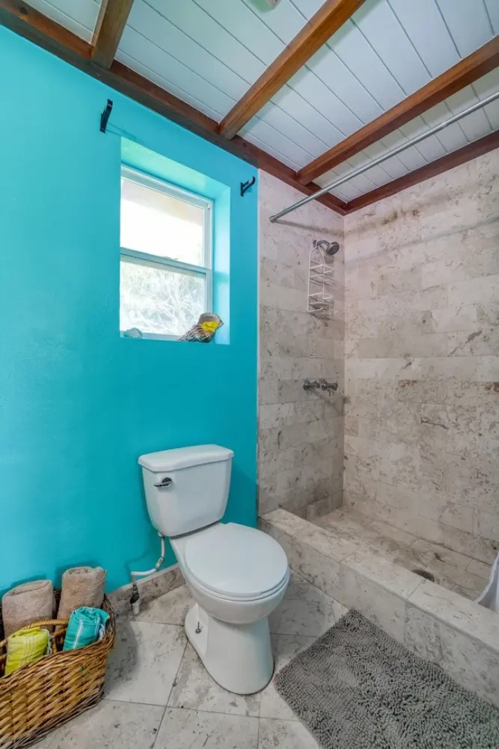 Lucky Duck Villa - Private Beach Escape