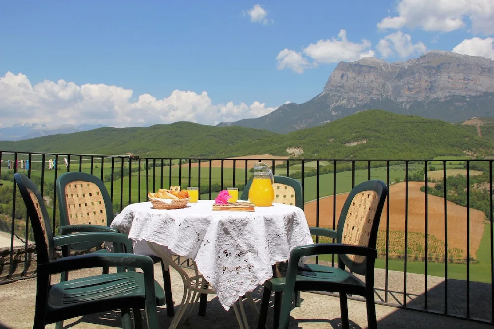 Casa Lacambra De Pueyo