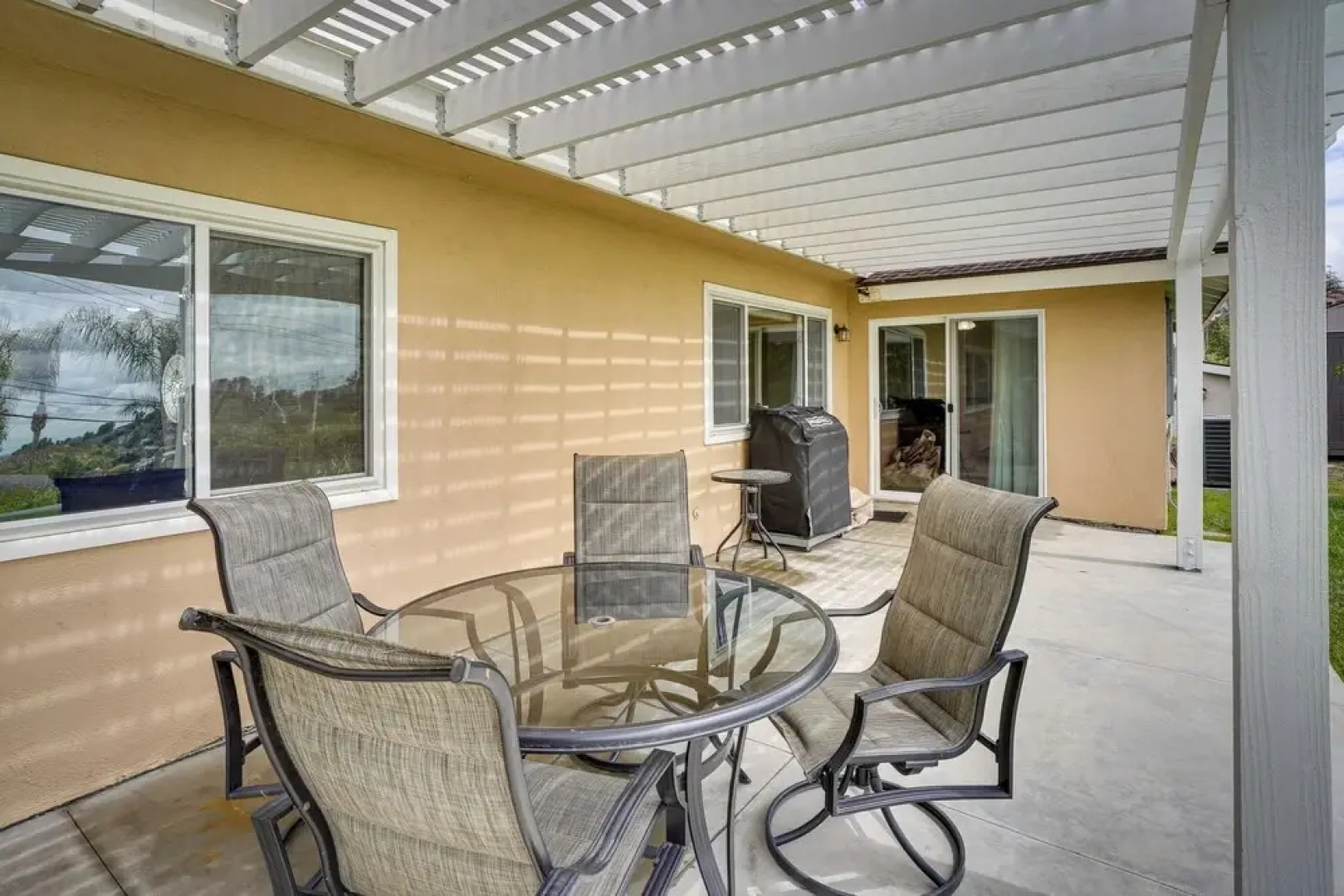 Santa Ana Home w/ Patio, 9 Mi to Disneyland!